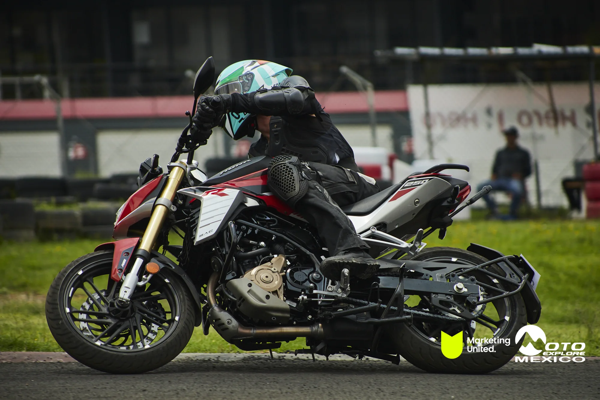 HUNK TRACKDAY 145